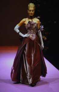 7127733_ChristianLacroixCoutureFall1995(28).thumb.jpg.65dcc2bdbf071a744bf8e9d8258d98ff.jpg