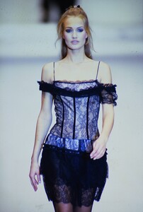 718806082_blumarine-fw-1994(5).thumb.jpg.ec11a983102bbc89baa90da60192c95f.jpg