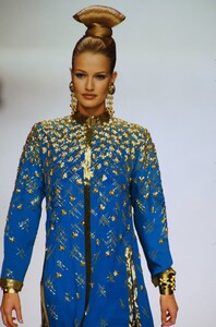 736984530_JeanLouisScherrerCoutureSpring1994(1).thumb.jpg.7036a8dc7fd1e1e402dd7dd10aa4868b.jpg