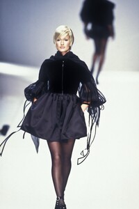 740718683_ClaudeMontana1994WomenRTW158.thumb.jpg.7e1f9c55639c6ff895d2c080b5b093fe.jpg