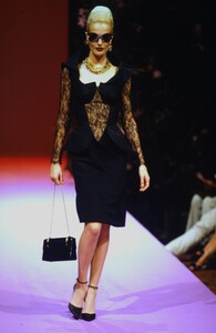 75572465_ChristianLacroixCoutureFall1995(17).thumb.jpg.bbfebfecd960850360ffa3f183dc3c60.jpg