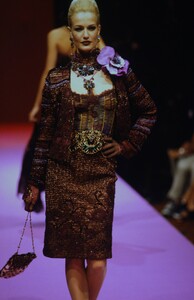 758629627_ChristianLacroixCoutureFall1995(8).thumb.jpg.dd532ed645f7bf1841ce48cdb7dd0099.jpg