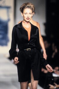 76824000_JeromeLHuillier1995WomenRTW24.thumb.jpg.15c3474f9e65f9f73a3b622cc5f80bb2.jpg