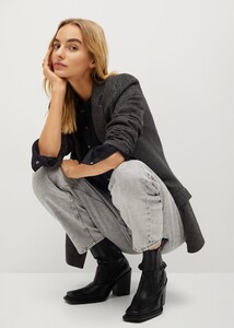 77084424_99_D6.jpg