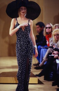 780198060_DonnaKaranRTWSS1993(9).thumb.jpg.156f23994c04c14ba4696a7c17f1b7c5.jpg
