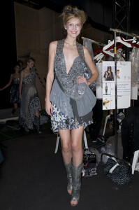 Kenzo+Spring+2009+Backstage+zoMiGbrQ6P4x.jpg