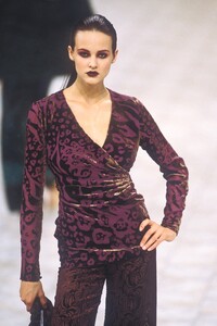 837426210_EmanuelUngaro1997WomenRTW99.thumb.jpg.5a7803964863155eeb36812a8f9241f3.jpg