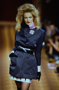 84428534_ChristianLacroixHauteCoutureFall1994(3).thumb.jpg.5e4e23fdb68a389646d4c70f9bce188f.jpg