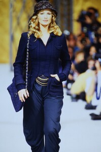 851133203_ChanelCoutureFall1993(1).thumb.jpg.dc34462e1d39a8559d5af6caa8cf551f.jpg