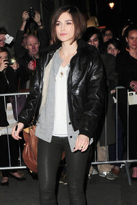 Keira+Knightley+leaving+Comedy+Theatre+after+QtybXdDxdfel.jpg