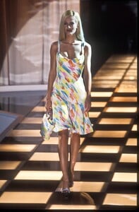 857067268_Versace1996WomenRTW142.thumb.jpg.a151ae41e7ec64ff1264379ef525be67.jpg