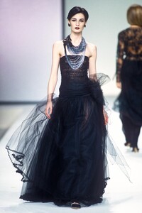 870606574_Valentino2000WomenRTW179.thumb.jpg.1dc1117002bfef84fce2c73777fe2693.jpg