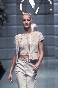 883593858_Valentino1996HauteCouture66.thumb.jpg.584c1966bc7292dfd8729c6682ae9ad9.jpg