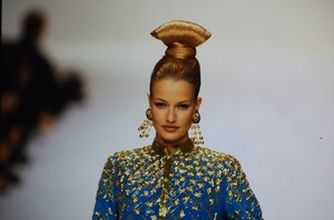 895036041_JeanLouisScherrerCoutureSpring1994(13).thumb.jpg.ad08c3d0f8edda9c7b697256e6367bf1.jpg