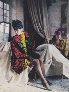 916340290_VOGUEUSDec198502.thumb.jpg.59d93051a0c9b529bfd91d17a901c921.jpg