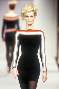 964823507_HerveLeger1994WomenRTW19.thumb.jpg.2f1c4038159d170d42e6baaa183a5919.jpg