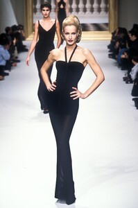 970977921_HerveLeger1995WomenRTW108.thumb.jpg.51f663cac05f020fb3d98bdfbcd3ac11.jpg