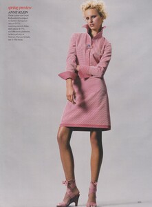 Amazing_Klein_US_Vogue_November_2001_11.thumb.jpg.14afc2d5123fe0210c315ae4351b5e3f.jpg
