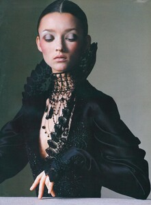 Beauty_Penn_US_Vogue_December_1998_04.thumb.jpg.38adda38f37ddeb8ff0368b628e8340f.jpg