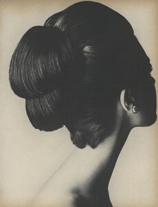 Beauty_US_Vogue_October_1st_1965_10.thumb.jpg.24a20571c4f40ed5dc67c323971613ce.jpg