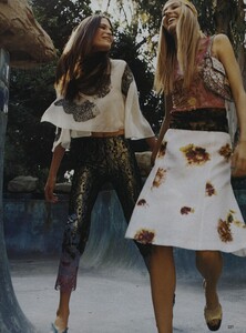 Bohemian_Testino_US_Vogue_February_1999_04.thumb.jpg.74df776fed59e01044a5005b31ed5c4d.jpg