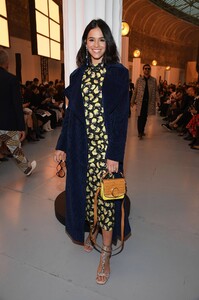 Bruna-Marquezine---Chloe-Womenswear-SS-2020-Show-at-Paris-Fashion-Week-02.jpg