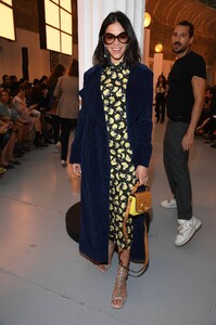 Bruna-Marquezine---Chloe-Womenswear-SS-2020-Show-at-Paris-Fashion-Week-05.jpg