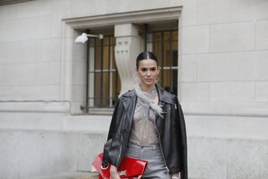 Bruna-Marquezine-See-Through-Nude-TheFappeningBlog.com-15.jpg