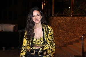 Bruna-Marquezine-out-in-Rio-de-Janeiro--02.jpg