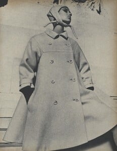 Clarke_US_Vogue_October_1st_1965_02.thumb.jpg.7b5d73bf82f958df88f56cea04e2387f.jpg