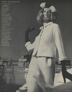 Clarke_US_Vogue_October_1st_1965_03.thumb.jpg.3aca655ac291b7abfeeb4aad81562569.jpg
