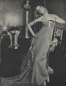 Clarke_US_Vogue_October_1st_1965_06.thumb.jpg.0fea57c7007e6c0b89844844682097b7.jpg