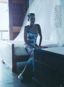 Comte_US_Vogue_April_1998_10.thumb.jpg.dc64f3fc0b2b325b69275ff847f0d8c6.jpg