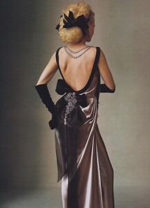 Costume_Penn_US_Vogue_May_2004_12.thumb.jpg.935da248e2565b003bfd9e837d7644c7.jpg