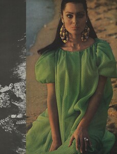DL_Stern_US_Vogue_July_1965_02.thumb.jpg.897551e4b593d21bc561b3ba0670e91c.jpg