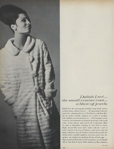 DL_Stern_US_Vogue_October_1st_1965_01.thumb.jpg.fd9bb1a62d72e608bb83e98125215e22.jpg