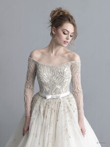 DP253-Cinderella-C-Ivory_a87efb692e79826fef0df607e21e99ed.thumb.jpg.884dd4e469a4ba559bbedd4ddd123f20.jpg
