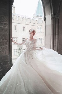 DP253-Cinderella-Ivory-AD1_a87efb692e79826fef0df607e21e99ed.thumb.jpg.aced2ec09785d32f58e05bb1365cfc1c.jpg