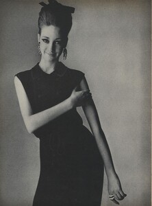 Easy_Life_Penn_US_Vogue_March_15th_1965_01.thumb.jpg.17289b063f54e439e1482a9ecc4599b2.jpg