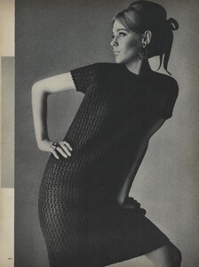 Easy_Life_Penn_US_Vogue_March_15th_1965_04.thumb.jpg.2ecfc764764c40bdf42d6f4c62b945f4.jpg