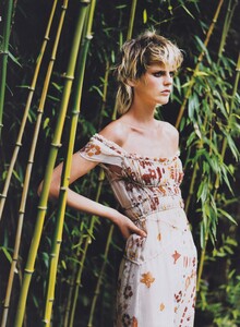 Elgort_US_Vogue_November_2001_03.thumb.jpg.d7be08b59bafd064903cf84581351d3c.jpg