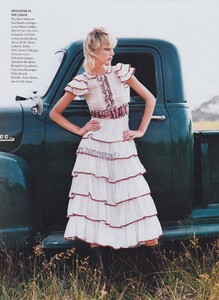 Elgort_US_Vogue_November_2001_05.thumb.jpg.1d4d4b1262dc4bda6201caf89dd0c8c0.jpg