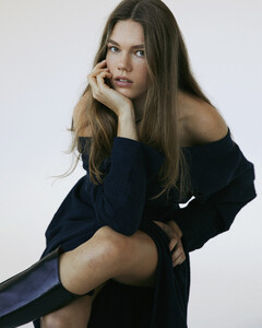 Frederikke-Langetoft-Blow-Models3-scaled.jpg