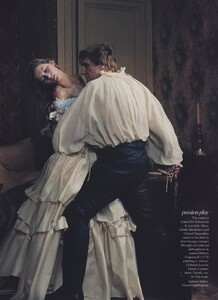 French_Leibovitz_US_Vogue_May_2004_02.thumb.jpg.cad7ef9f63832fbdb7f4c194225c40f4.jpg
