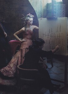 French_Leibovitz_US_Vogue_May_2004_06.thumb.jpg.bbb6604c9bcc1b08f26b7ee1d44d90c1.jpg