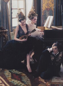 French_Leibovitz_US_Vogue_May_2004_09.thumb.jpg.7333de46e8762d1fd08fba536556ca72.jpg
