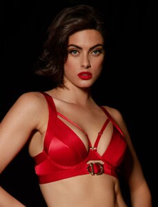 Gia_Bra_Front_NoHarness_990x.progressive.jpg