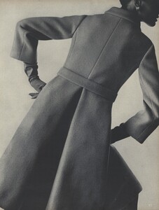 Inside_Penn_US_Vogue_July_1965_06.thumb.jpg.1f40e69fed32fb7a89fe9337fdd37aaa.jpg