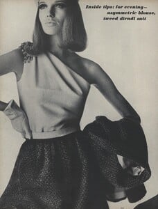 Inside_Penn_US_Vogue_July_1965_07.thumb.jpg.efe7bfd918aff873fa3a54a80e3cecff.jpg