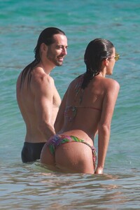 Izabel-Goulart-and-Bruna-Marquezine-Sexy-41-The-Fappening-Blog.jpg